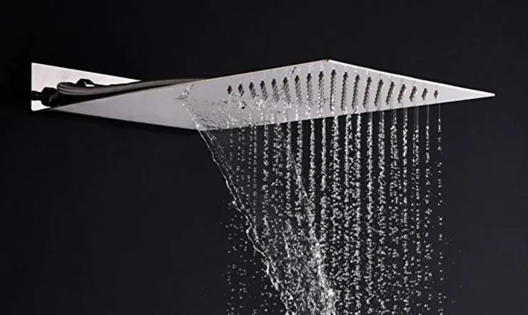 Rainfall shower head providing wide full-coverage overhead spray pattern